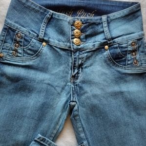 STRAIGHT LEG BLUE JEANS
